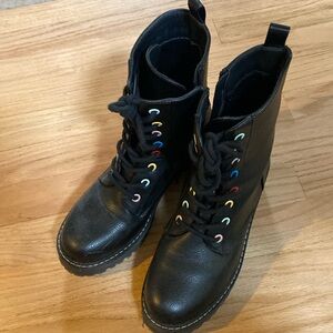 Unionbay Rumble Platform
Combat Boot Size 7 - Shoes